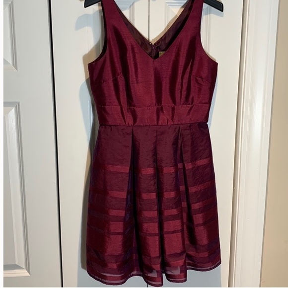 TAYLOR  Fit & Flare Style Dress Size 8 - Picture 6 of 6